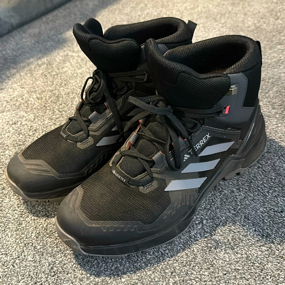 Men’s Adidas Terrex Hiking Boots size 9.5 in black, worn once, cleaned